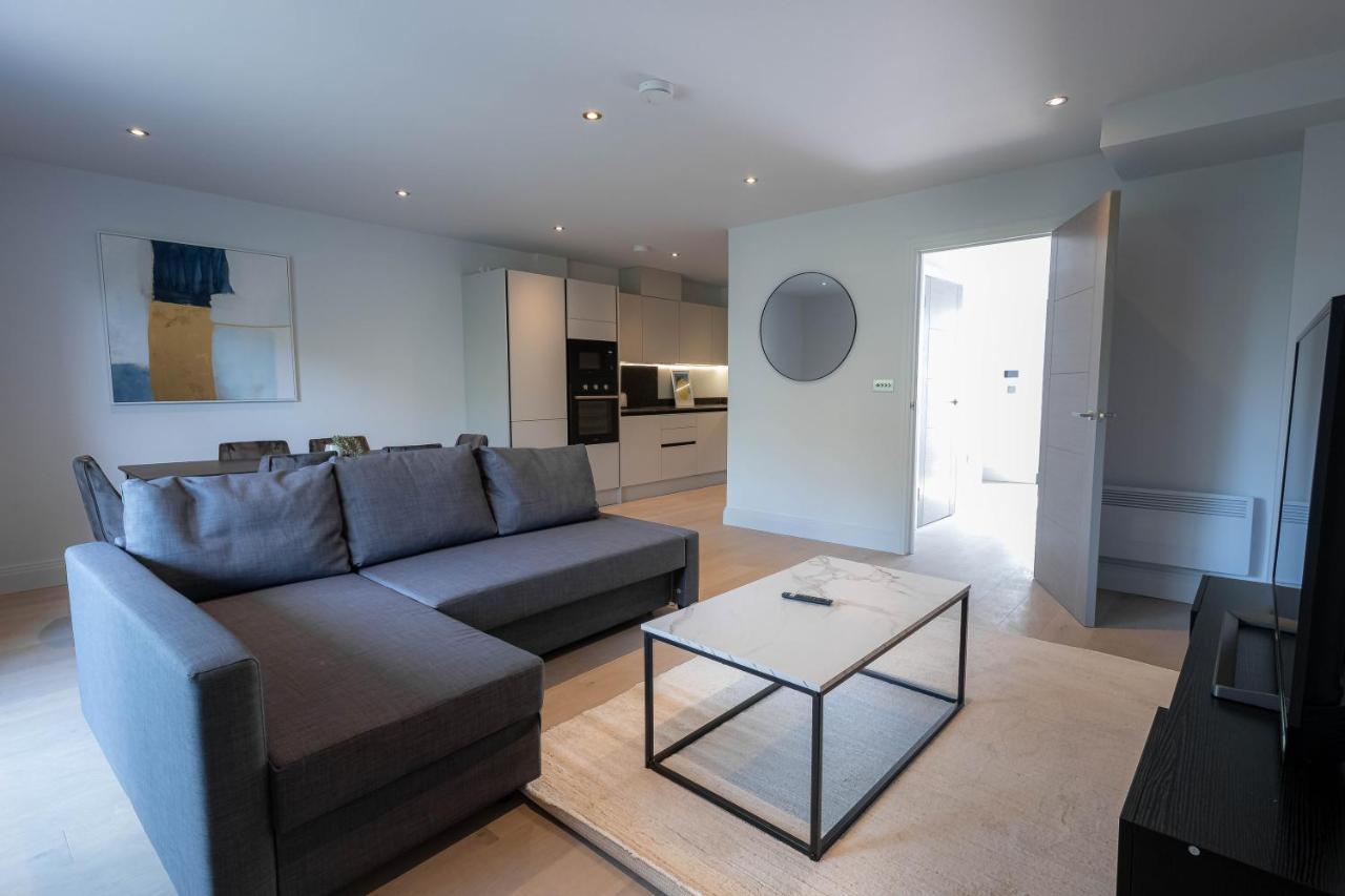 Stylish Apartments With Balcony For Upper Apartments & Free Parking In A Prime Location - Five Miles From Heathrow Airport Uxbridge Exterior photo
